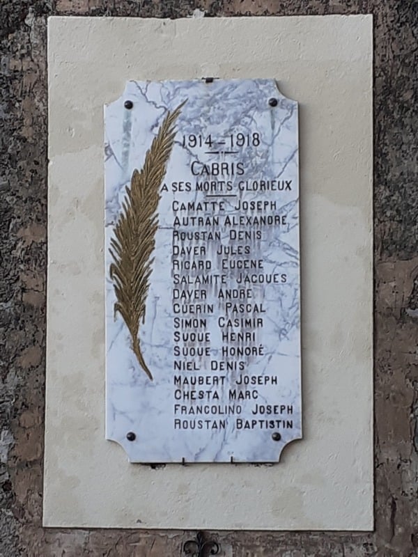 Plaque de marbre portant les noms des combattants de Cabris morts en 1914-1918